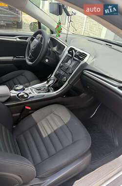 Седан Ford Fusion 2013 в 