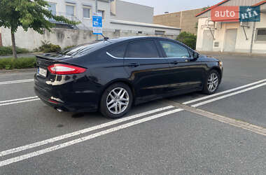 Седан Ford Fusion 2013 в 