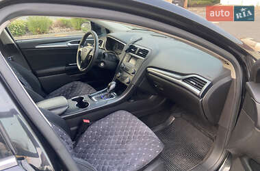 Седан Ford Fusion 2013 в 