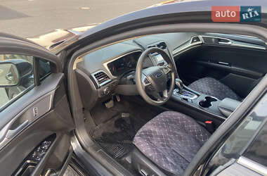 Седан Ford Fusion 2013 в 