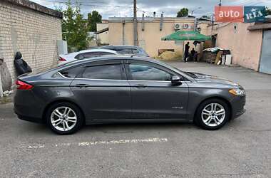 Седан Ford Fusion 2018 в 