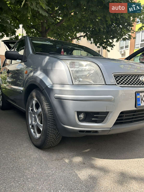 Хэтчбек Ford Fusion 2005 в Киеве