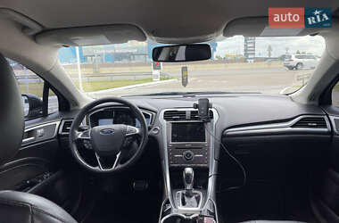 Седан Ford Fusion 2015 в 