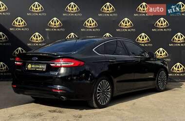 Седан Ford Fusion 2017 в 