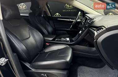 Седан Ford Fusion 2017 в 