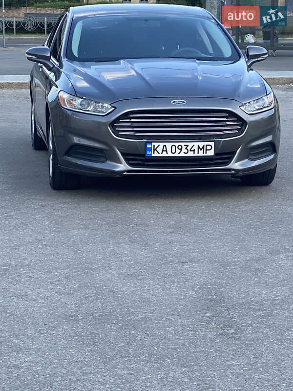 Седан Ford Fusion 2013 в 