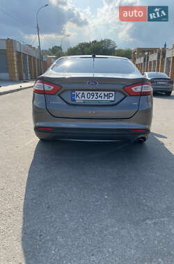 Седан Ford Fusion 2013 в 