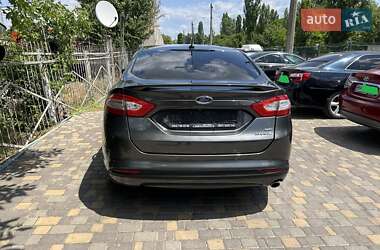 Седан Ford Fusion 2015 в 