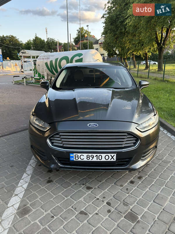 Седан Ford Fusion 2015 в Львові