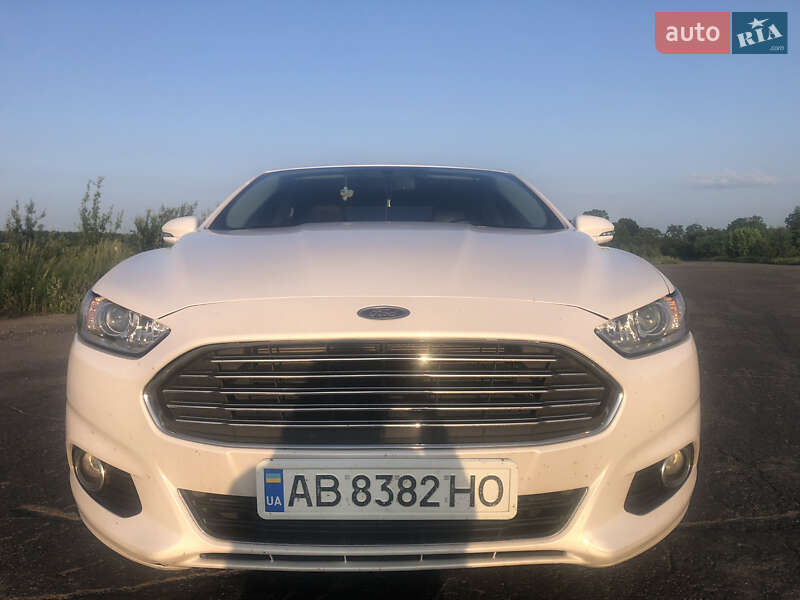Седан Ford Fusion 2016 в 