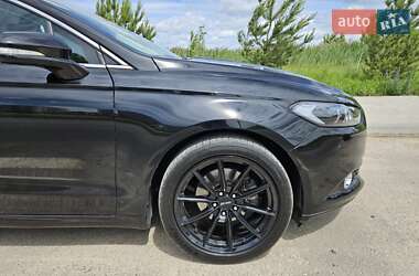Седан Ford Fusion 2016 в 
