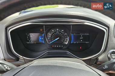 Седан Ford Fusion 2016 в 