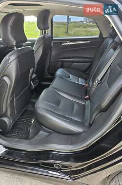 Седан Ford Fusion 2016 в 