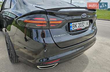 Седан Ford Fusion 2016 в 