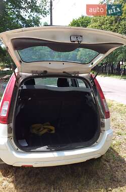 Хэтчбек Ford Fusion 2010 в 