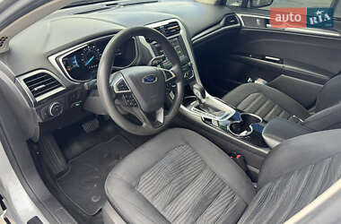 Седан Ford Fusion 2016 в 