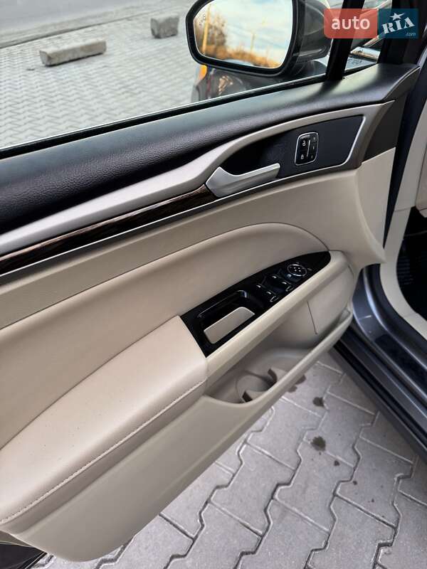 Седан Ford Fusion 2014 в Ровно