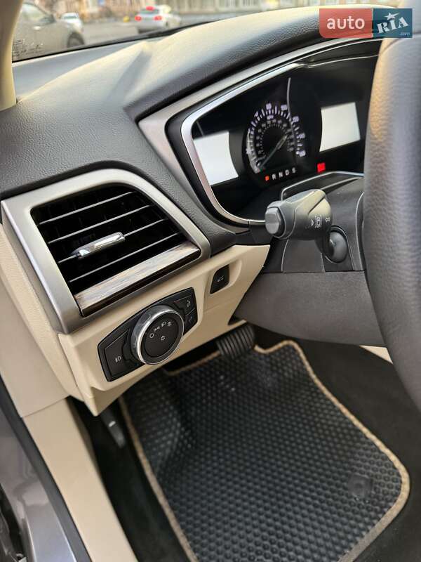 Седан Ford Fusion 2014 в Ровно