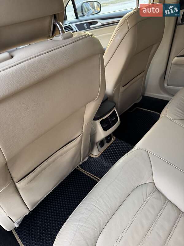 Седан Ford Fusion 2014 в Ровно