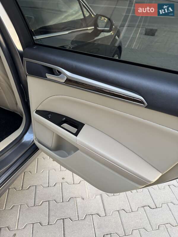 Седан Ford Fusion 2014 в Ровно