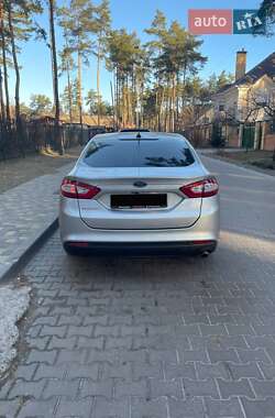 Седан Ford Fusion 2015 в 