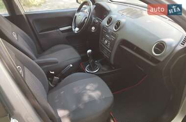 Хэтчбек Ford Fusion 2006 в 