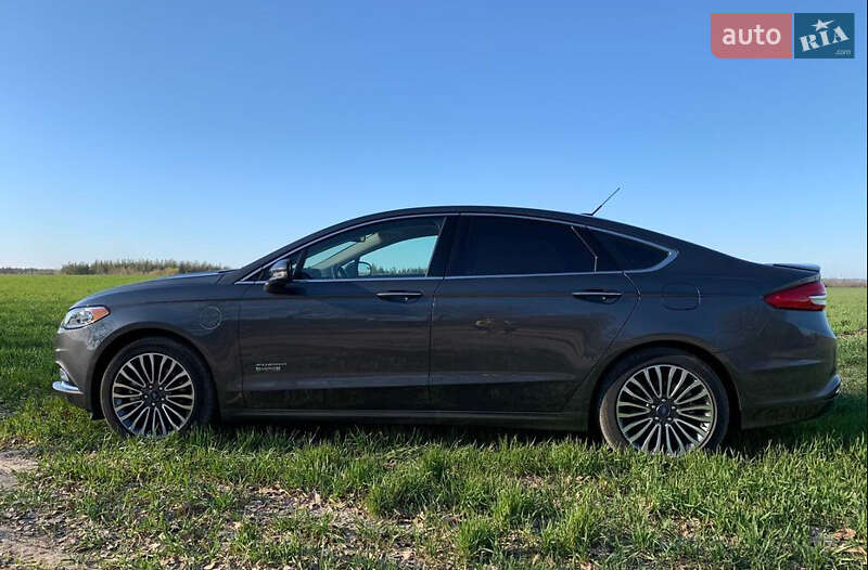 Седан Ford Fusion 2018 в Львове