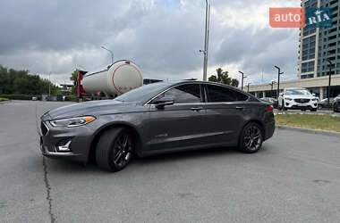 Седан Ford Fusion 2019 в 