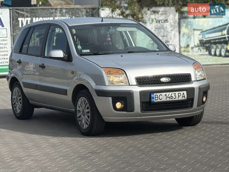 Хэтчбек Ford Fusion 2008 в 