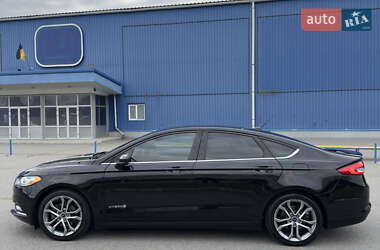 Седан Ford Fusion 2016 в 