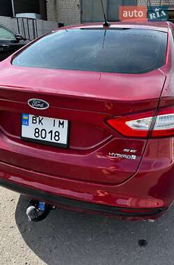 Седан Ford Fusion 2015 в 