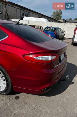 Седан Ford Fusion 2015 в 