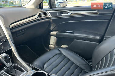 Седан Ford Fusion 2013 в 