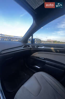 Седан Ford Fusion 2016 в 