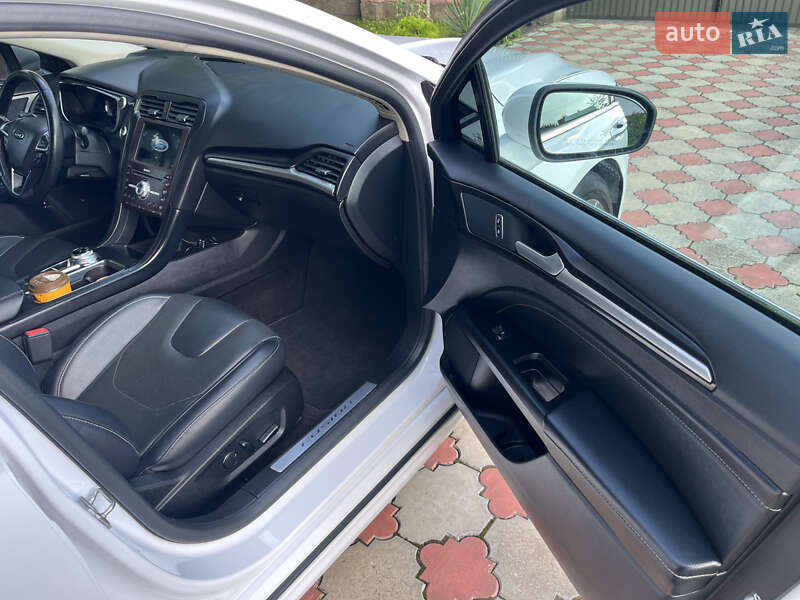 Седан Ford Fusion 2018 в Львові