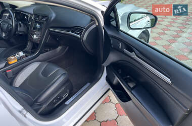 Седан Ford Fusion 2018 в 