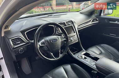 Седан Ford Fusion 2018 в 