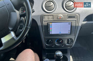 Хэтчбек Ford Fusion 2005 в 