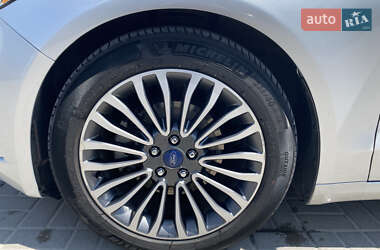 Седан Ford Fusion 2016 в 