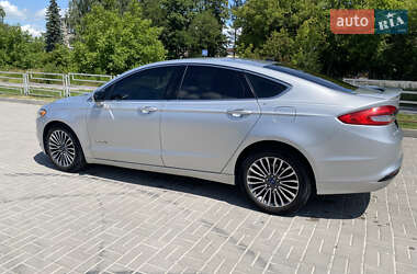 Седан Ford Fusion 2016 в 