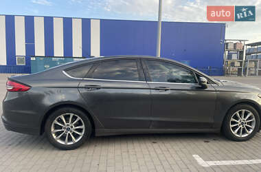 Седан Ford Fusion 2016 в 