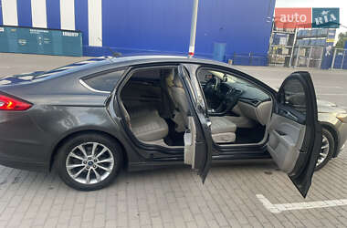 Седан Ford Fusion 2016 в 