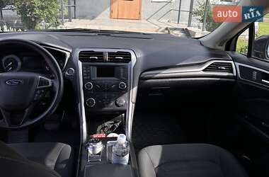 Седан Ford Fusion 2017 в 