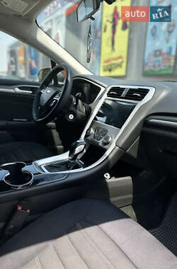 Седан Ford Fusion 2014 в 