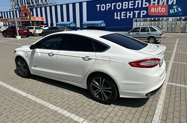 Седан Ford Fusion 2013 в 