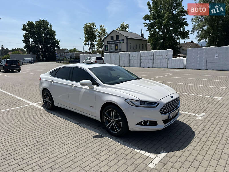 Седан Ford Fusion 2013 в Хусте