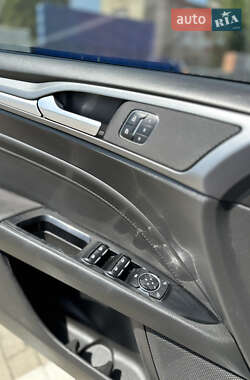 Седан Ford Fusion 2013 в 