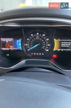 Седан Ford Fusion 2015 в 