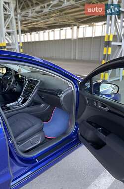 Седан Ford Fusion 2015 в 