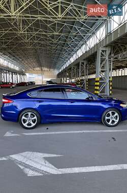 Седан Ford Fusion 2015 в 